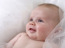 Ученые: Младенцы умеют манипулировать родителями своей улыбкой