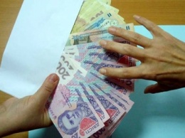 Яценюк потребовал пересмотра системы оплаты труда госслужащих
