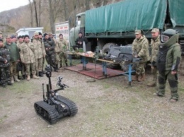 Несколько тысяч каменчан увидели сверхсовременных роботов по разминированию в Хмельницкой области