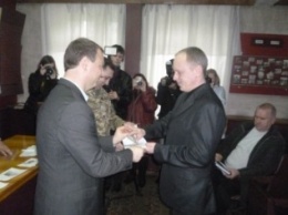 В Красноармейске (Покровске) торжественно наградили участников АТО знаками отличия