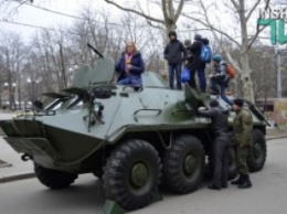 На Соборную пригнали обновленный БТР-60 - в Николаеве празднуют День Национальной гвардии Украины