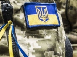 Двое украинских военных погибли, 11 ранены за сутки в зоне АТО