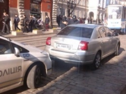 Полицейские оштрафовали водителя мэра Львова (фото)