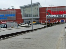 Во Львове ищут бомбу сразу в двух супермаркетах «Ашан»