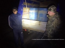 Пограничники задержали три тонны контрафактного спирта в Одесской области