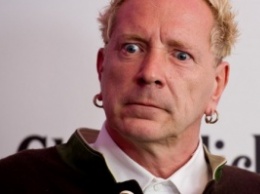 Вокалист Sex Pistols Джон Лайдон начал слепнуть из-за менингита