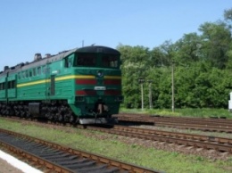 Влюбленные легли под скоростной поезд в Киевской области, парень погиб
