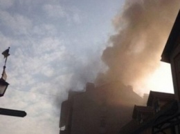 Четырехэтажное здание загорелось в центре Ужгорода