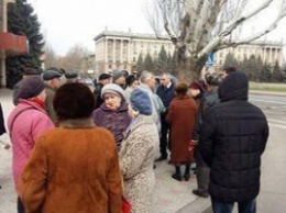 В Николаеве неизвестные напали на пенсионеров, возлагавших цветы к памятнику