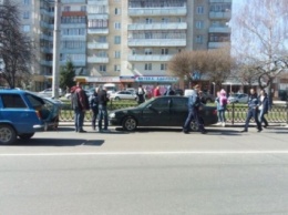 Автомобиль сбил двоих детей в Ровно