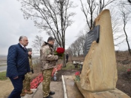 Президент почтил память погибших героев АТО возле Славянска