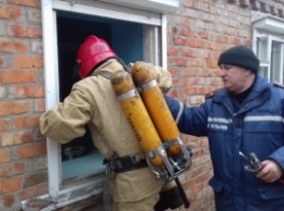 Запорожские спасатели ликвидировали пожар на территории частного дома