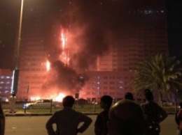 В ОАЭ крупный пожар охватил два жилых небоскреба