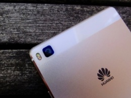 В Сети появились живые фото Huawei P9 с двойной камерой