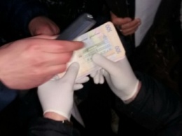 Майора полиции поймали на взятке в 15 тыс. грн в Сумской области