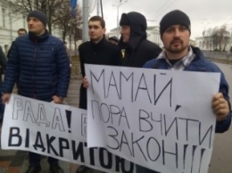 Люди и техника протестуют против беспорядков в Полтавском горсовете