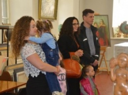 Выставка мастеров известнейших художественных институтов и академий открылась в галерее Никитского сада