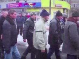 В сети появилось видео еще одного "парада" украинских военных в Донецке зимой 2015 года