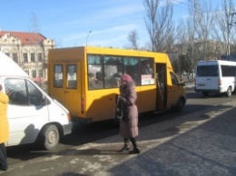 В Николаеве маршрутчик отказался высаживать пассажирку на остановке