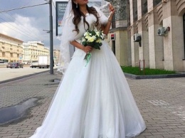 Анна Калашникова одна пришла в загс в свадебном платье
