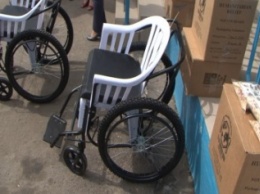 Троим подопечным Терцентра, которые не могут ходить, подарили инвалидные коляски