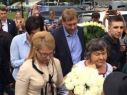 Савченко не взяла цветы от Тимошенко