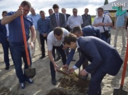 В Николаевской области станет больше ВЭС: Мериков и Козырь заложили первый камень "Ветряного парка Причерноморский"
