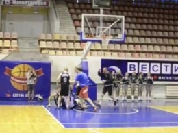 В Магнитогорске баскетболисты устроили драку во время матча