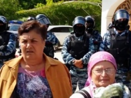 В Крыму снова массовые обыски у крымских мусульман (ВИДЕО)