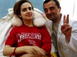 В Одессе очевидец спас жизнь девочки, лежащей на асфальте после аварии (ВИДЕО)