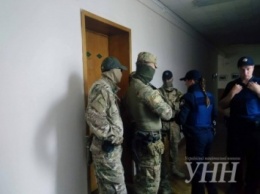 Полиция прибыла в Одесскую ОГА, где проводятся следственные действия