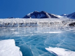 Ученые объяснили, почему антарктический лед растет, когда арктический тает