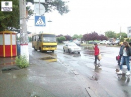 Патрульные: Расположение остановки напротив ж/д вокзала в Николаеве чревато опасными ситуациями