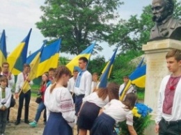 В Батурине торжественно открыли памятник Тарасу Шевченко