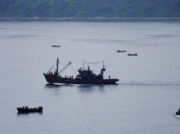 Южная Корея открыла предупредительный огонь по двум суднам КНДР