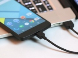 Эксперты предупреждают об опасности зарядки смартфонов через USB-порты