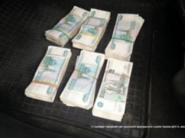 Житель Донецка перевозил 600 тысяч рублей под обшивкой салона иномарки