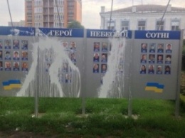 На Полтавщине вандалы изувечили памятный знак «Героям Небесной сотни» (ФОТО)