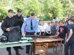 Перед каникулами полицейские охраны посетили школу-интернат (фото)