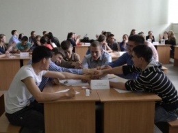 Студенты николаевской "аграрки" сразились в чемпионате бизнес-лиги интеллектуальной игры "Что? Где? Когда? "