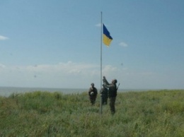 Флаг Украины установили на админгранице с Крымом