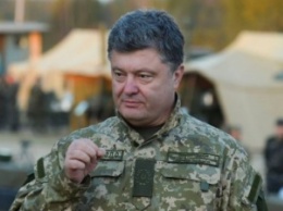 Порошенко поручил Полтораку повысить зарплату сержантам