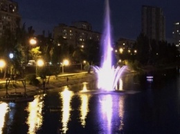 На Русановке выстрелил в небо самый большой фонтан Киева