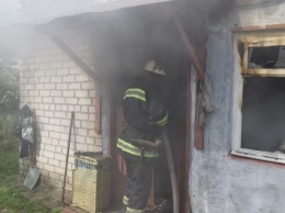 Николаевские спасатели ликвидировали пожар жилого дома, никто не пострадал