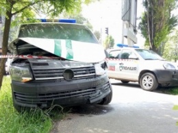 Инкассаторская машина в Одессе сбила женщину с ребенком (фото)