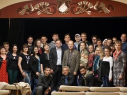Луганские актеры порадовали николаевских зрителей спектаклем «Маклена Граса»