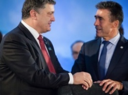 Экс-глава НАТО стал советником Порошенко