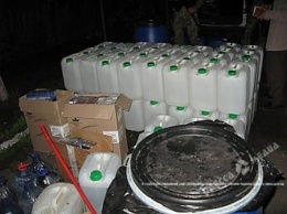 В приграничном поселке в Одесской области нашли контрафактную водку на 100 тысяч