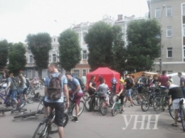 Двухкилометровая колонна более чем из 600 велосипедистов двинулась по улицам Хмельницкого