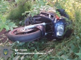 Мотоциклист в Ровенской области налетел на дерево и погиб